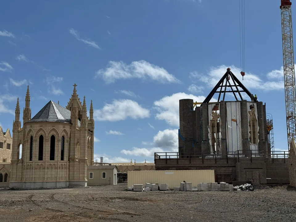 Tower crane sets the roof trusses