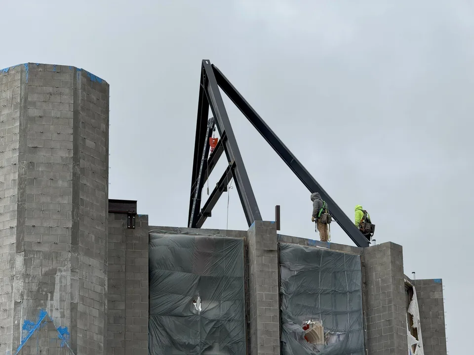 Steelworkers install the Chapel roof trusses